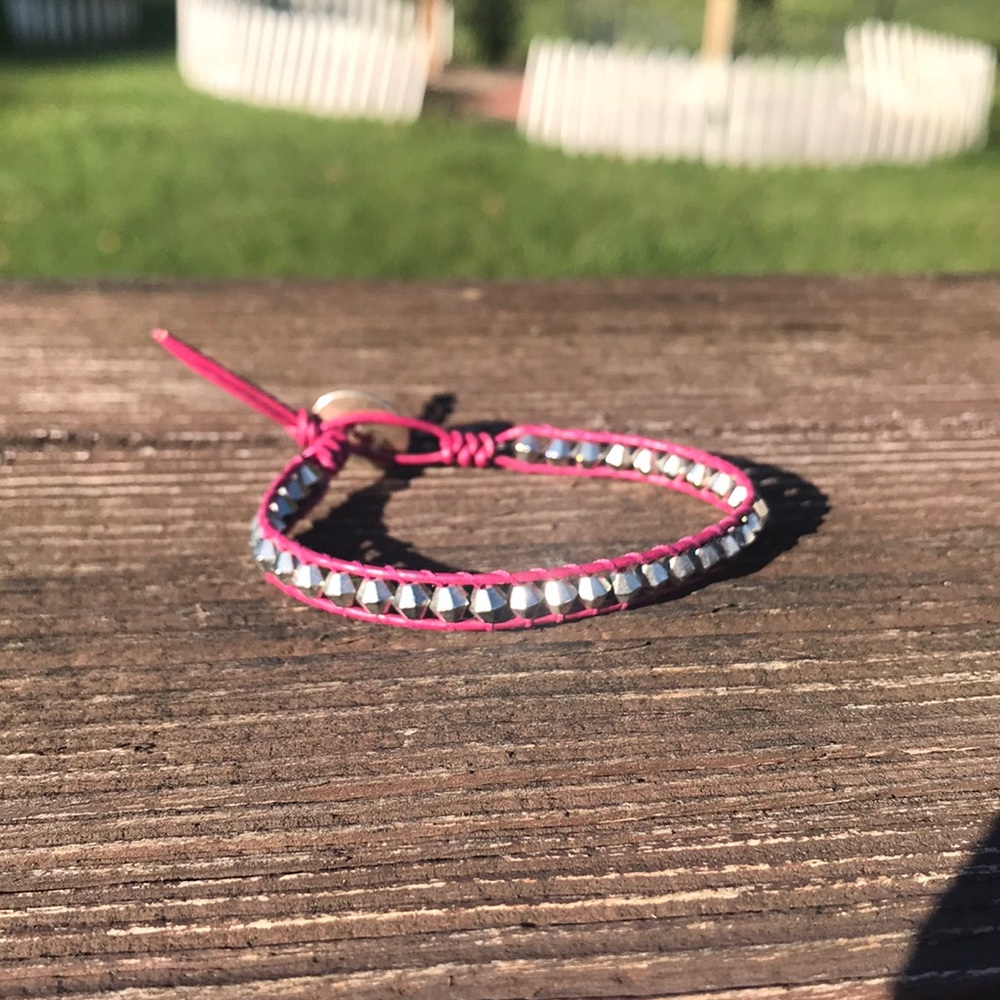 Button closure bracelet